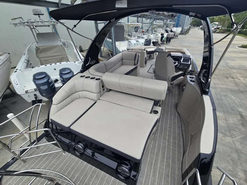 Slide: The Image of Harris 250 CROWNE 2021 - 5