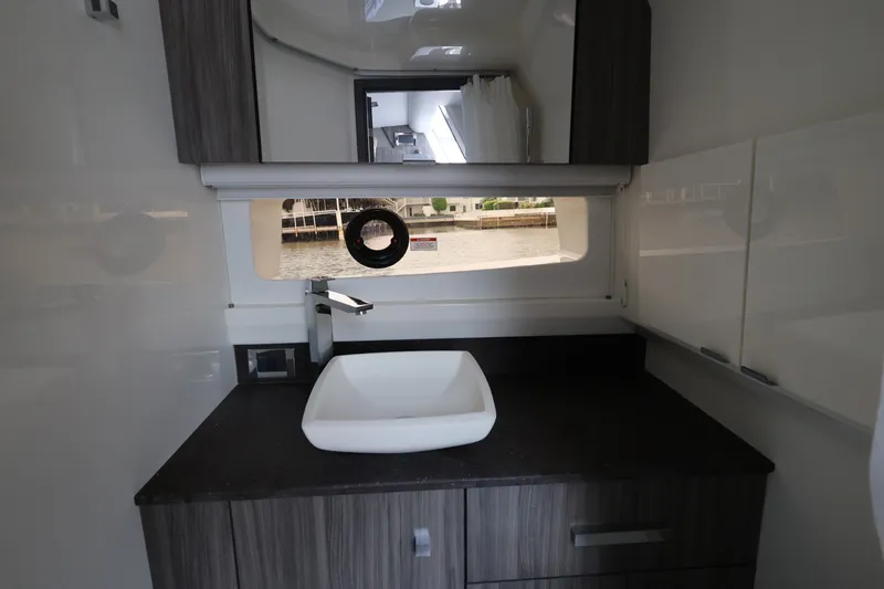 Slide: The Image of Sea Ray SLX 400 Outboard 2026 - 54