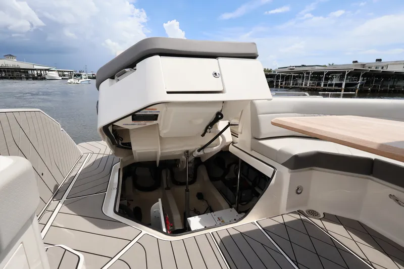 Slide: The Image of Sea Ray SLX 400 Outboard 2026 - 65