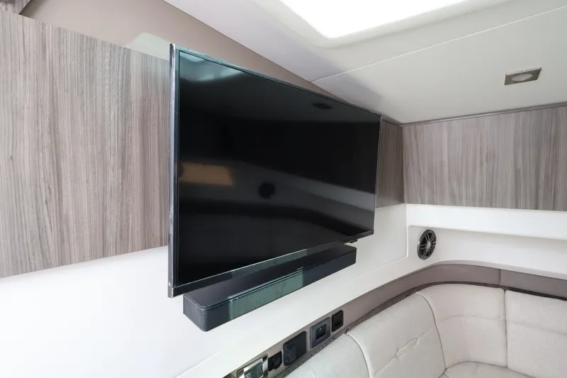 Slide: The Image of Sea Ray SLX 400 Outboard 2026 - 51