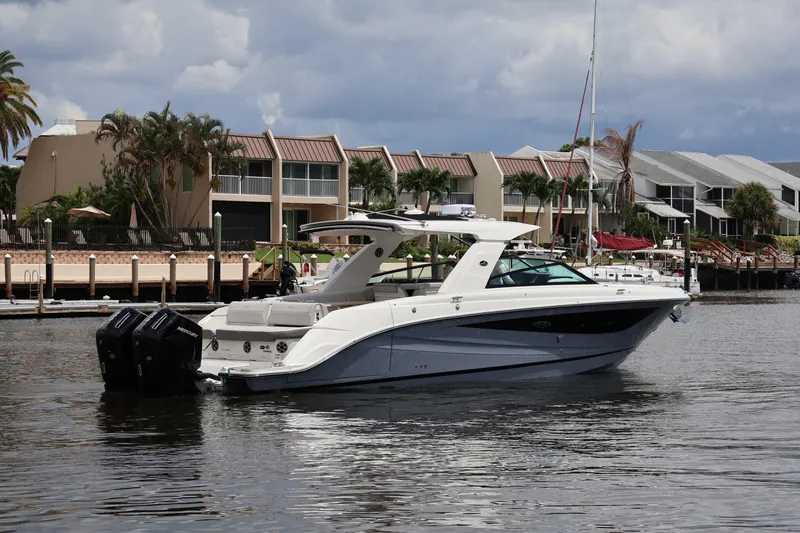 Slide: The Image of Sea Ray SLX 400 Outboard 2026 - 7