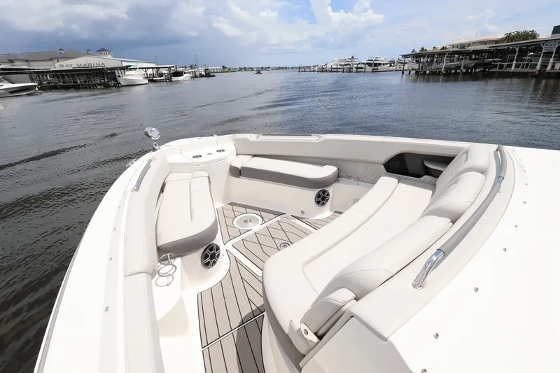 Slide: The Image of Sea Ray SLX 400 Outboard 2026 - 58