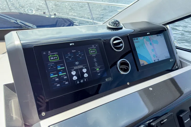Slide: The Image of Galeon 550 Fly 2022 - 64