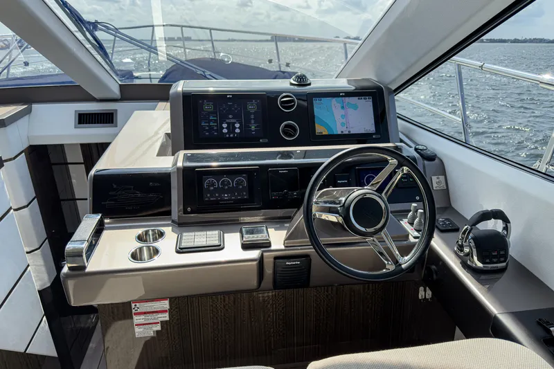 Slide: The Image of Galeon 550 Fly 2022 - 63