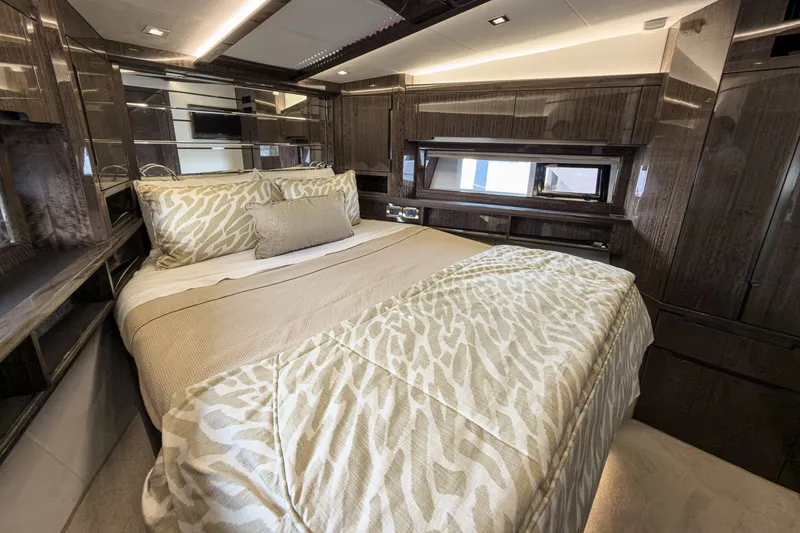 Slide: The Image of Galeon 550 Fly 2022 - 32