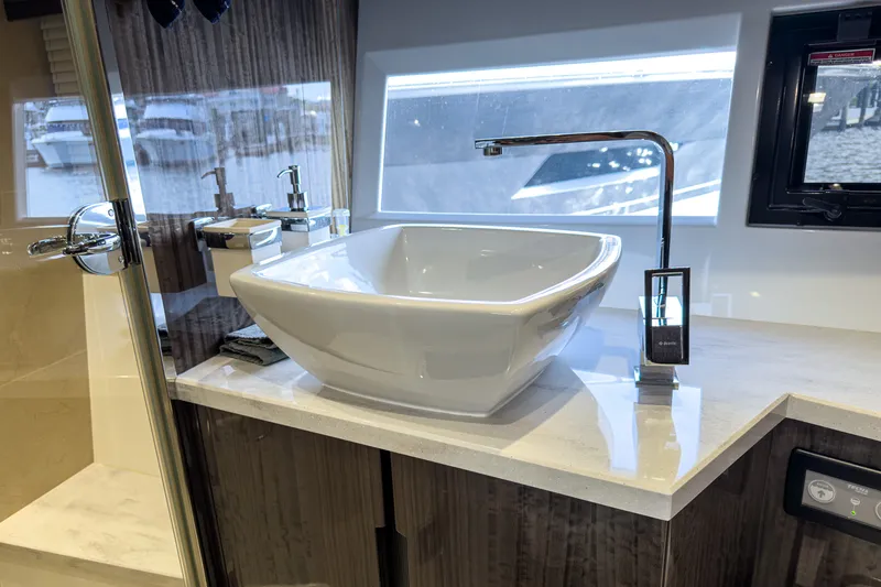 Slide: The Image of Galeon 550 Fly 2022 - 39