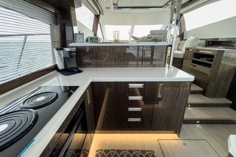 Slide: The Image of Galeon 550 Fly 2022 - 12