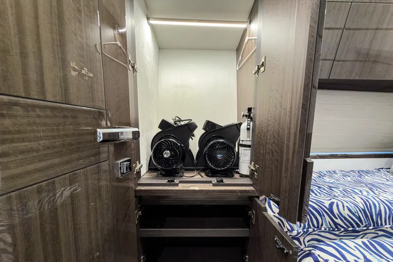 Slide: The Image of Galeon 550 Fly 2022 - 27
