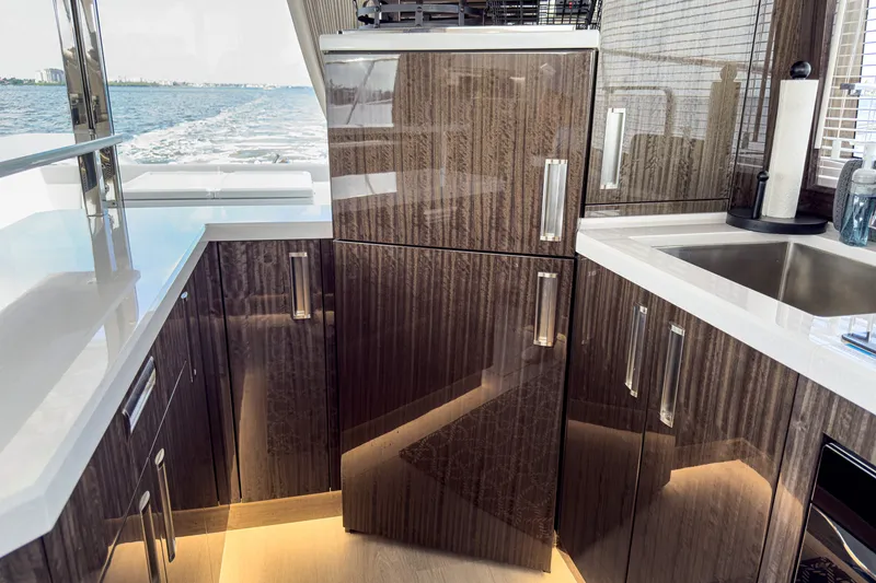 Slide: The Image of Galeon 550 Fly 2022 - 18