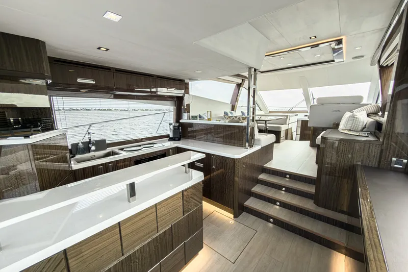 Slide: The Image of Galeon 550 Fly 2022 - 14