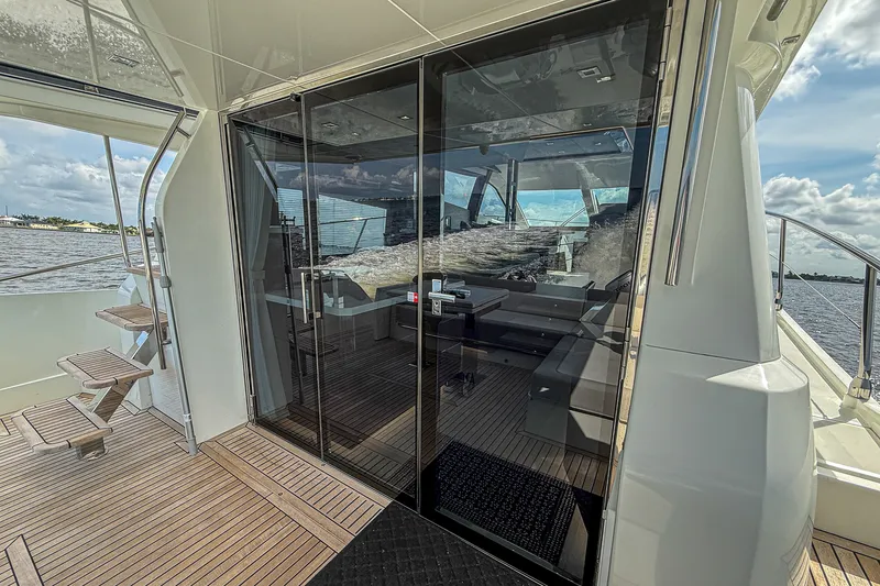 Slide: The Image of Galeon 550 Fly 2022 - 11
