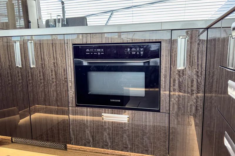 Slide: The Image of Galeon 550 Fly 2022 - 19