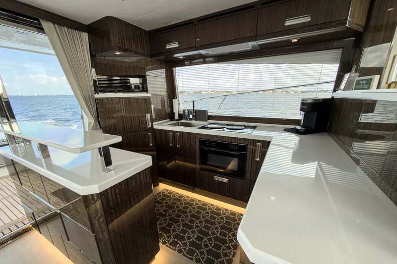 Slide: The Image of Galeon 550 Fly 2022 - 15