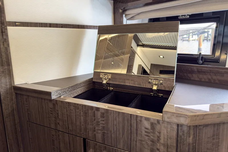 Slide: The Image of Galeon 550 Fly 2022 - 43