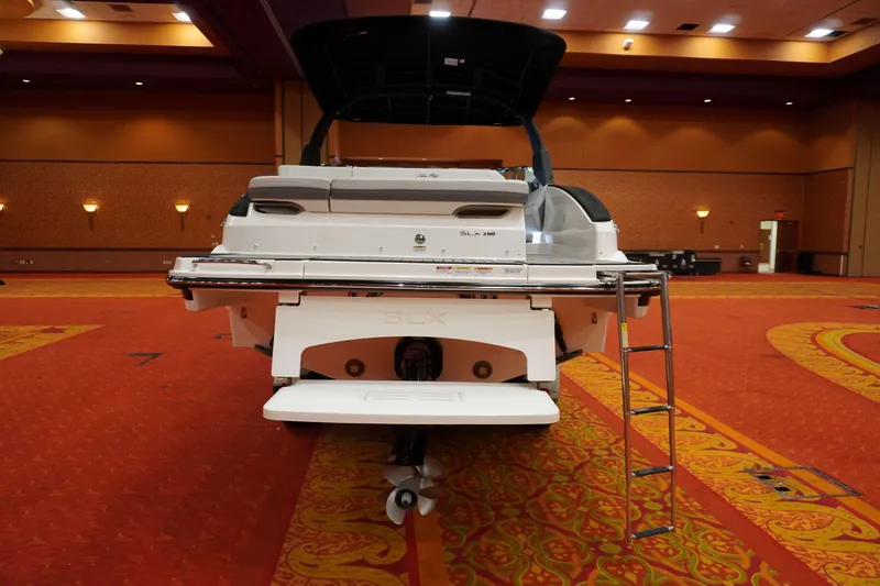 Slide: The Image of Sea Ray SLX 280 2024 - 2