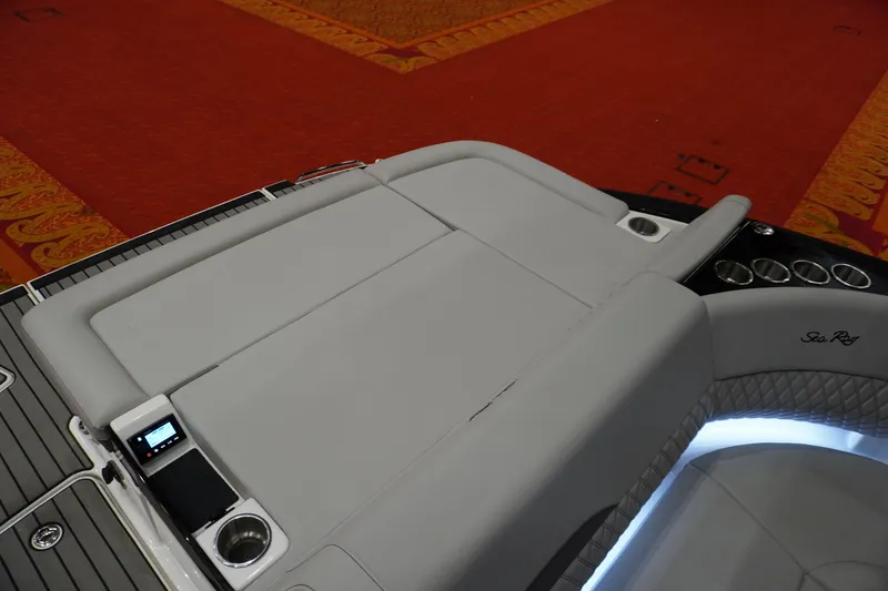 Slide: The Image of Sea Ray SLX 280 2024 - 4