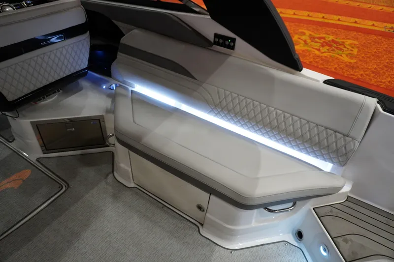 Slide: The Image of Sea Ray SLX 280 2024 - 5