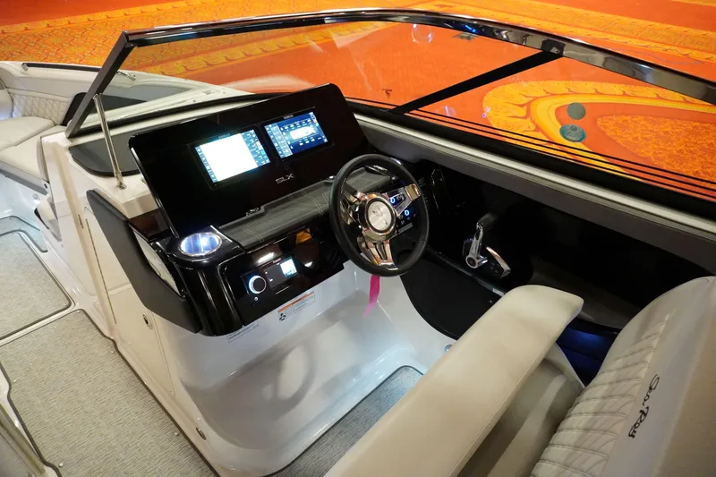 Slide: The Image of Sea Ray SLX 280 2024 - 9