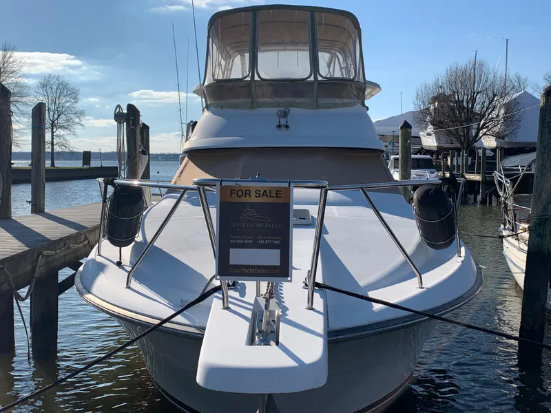 Slide: The Image of 1992 Silverton 34 Aft Cabin Motor Yacht for sale, docked at marina. - 12