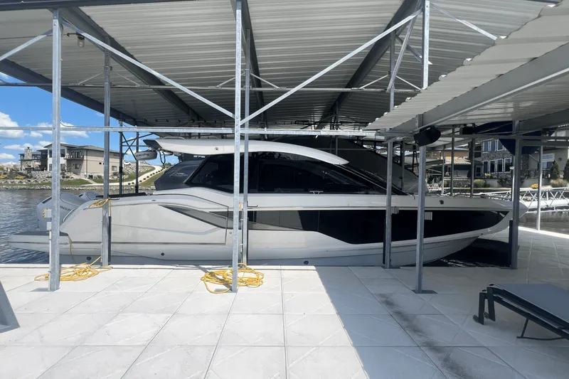 Slide: The Image of Galeon 375 GTO 2024 - 0