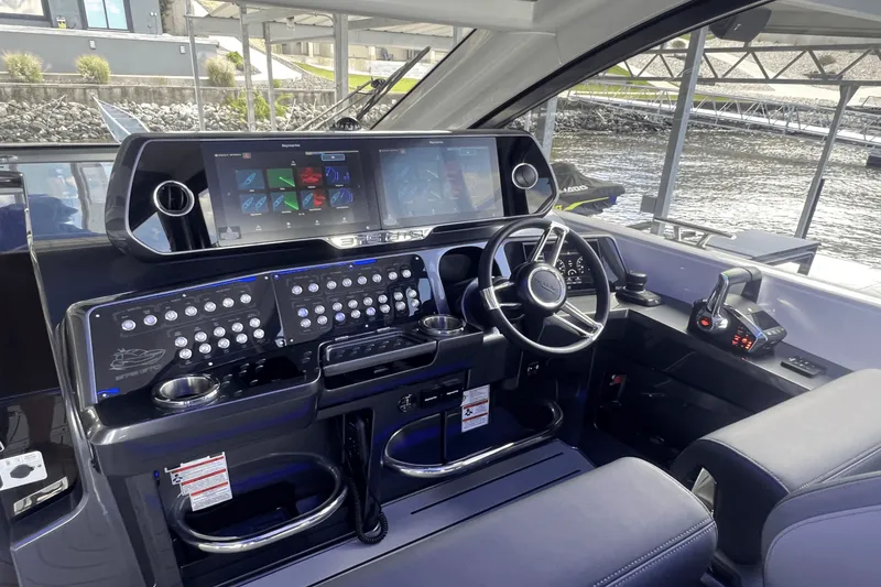 Slide: The Image of Galeon 375 GTO 2024 - 11