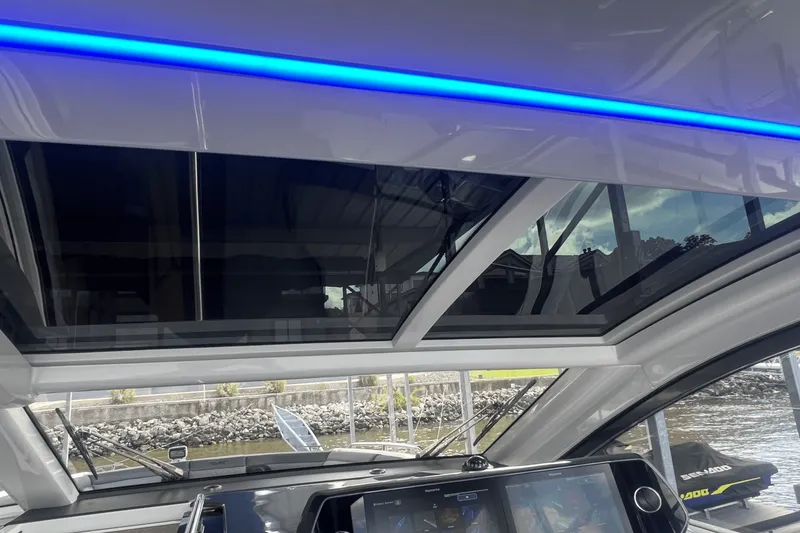 Slide: The Image of Galeon 375 GTO 2024 - 12