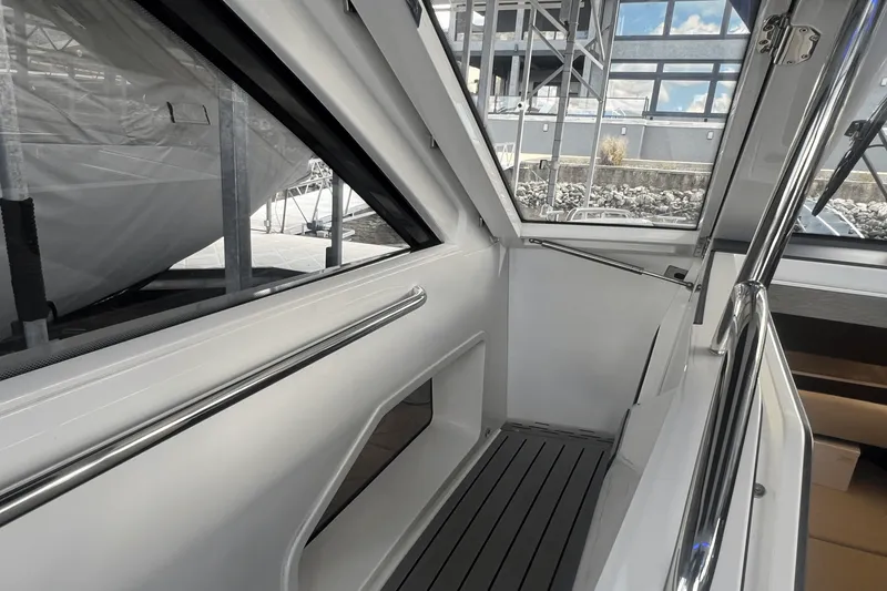 Slide: The Image of Galeon 375 GTO 2024 - 13