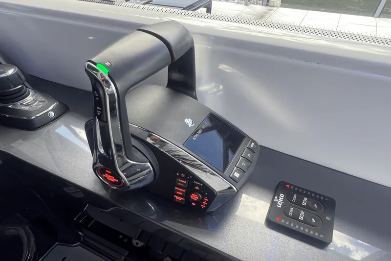 Slide: The Image of Galeon 375 GTO 2024 - 15