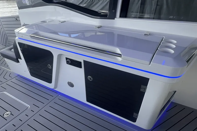 Slide: The Image of Galeon 375 GTO 2024 - 16