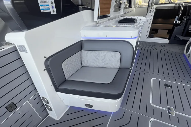 Slide: The Image of Galeon 375 GTO 2024 - 18