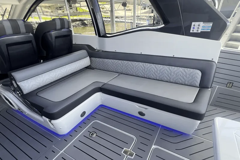 Slide: The Image of Galeon 375 GTO 2024 - 19