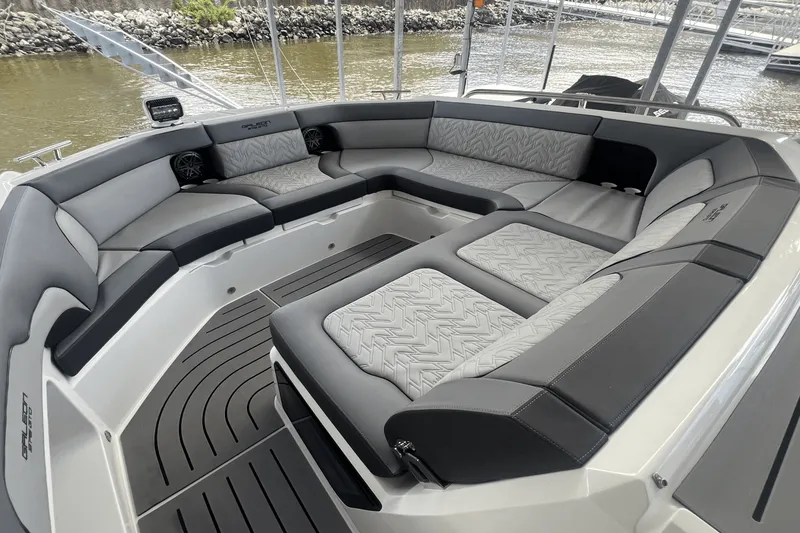 Slide: The Image of Galeon 375 GTO 2024 - 21