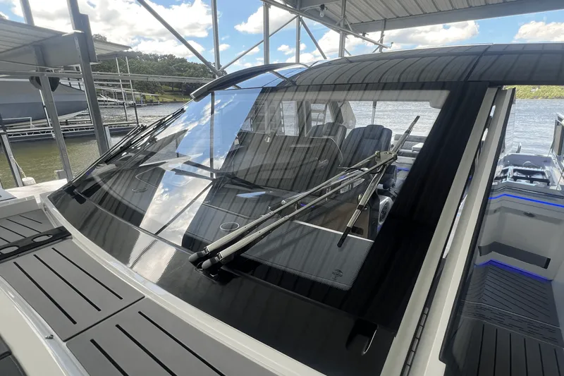 Slide: The Image of Galeon 375 GTO 2024 - 22