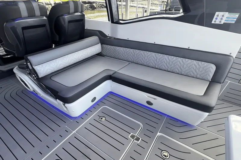 Slide: The Image of Galeon 375 GTO 2024 - 23