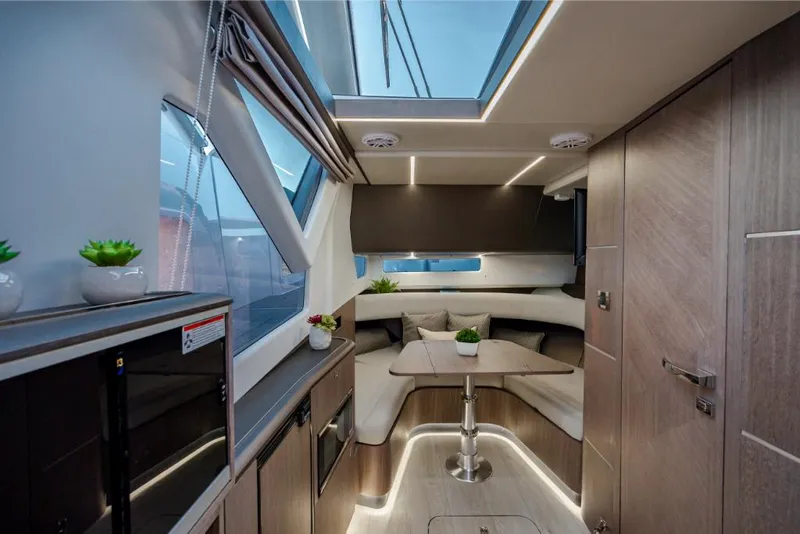 Slide: The Image of Galeon 375 GTO 2024 - 27