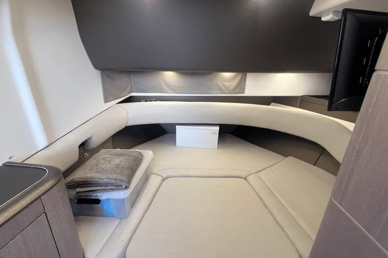 Slide: The Image of Galeon 375 GTO 2024 - 6