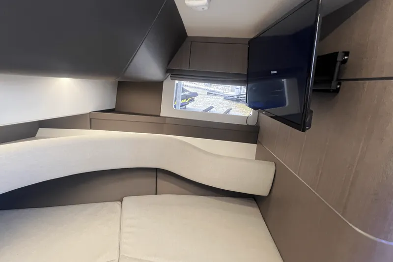 Slide: The Image of Galeon 375 GTO 2024 - 7