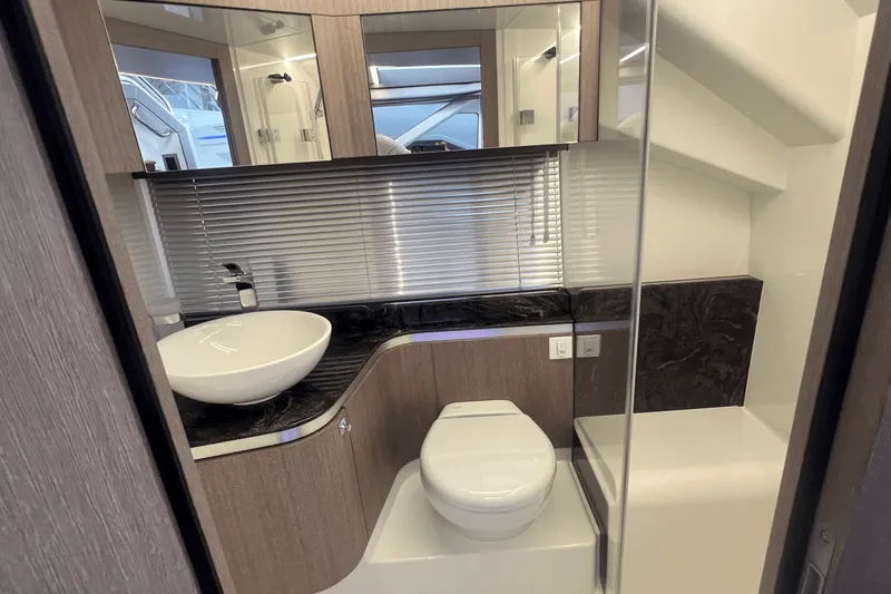 Slide: The Image of Galeon 375 GTO 2024 - 8