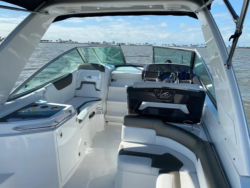 Slide: The Image of Monterey 275 Sport Yacht 2015 - 64
