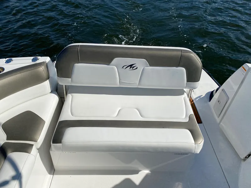 Slide: The Image of Monterey 275 Sport Yacht 2015 - 57