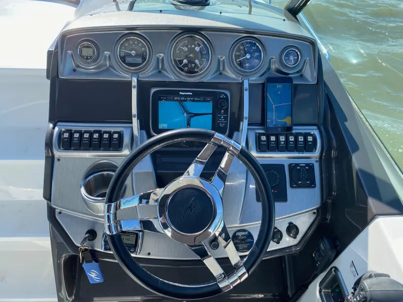 Slide: The Image of Monterey 275 Sport Yacht 2015 - 63