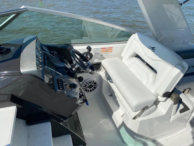 Slide: The Image of Monterey 275 Sport Yacht 2015 - 61