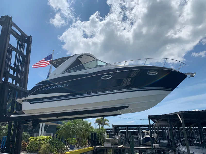 Slide: The Image of Monterey 275 Sport Yacht 2015 - 70