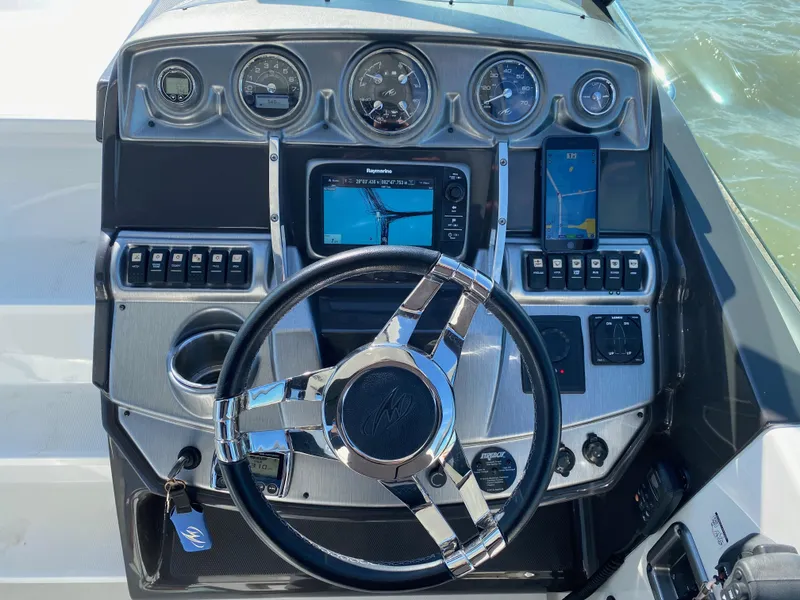 Slide: The Image of Monterey 275 Sport Yacht 2015 - 62