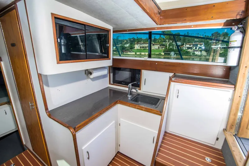 Slide: The Image of Tiara 3300 Flybridge 1989 - 23