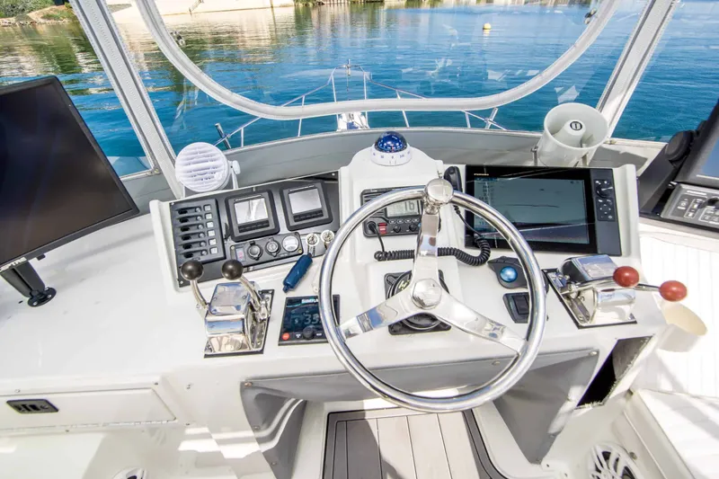 Slide: The Image of Tiara 3300 Flybridge 1989 - 7