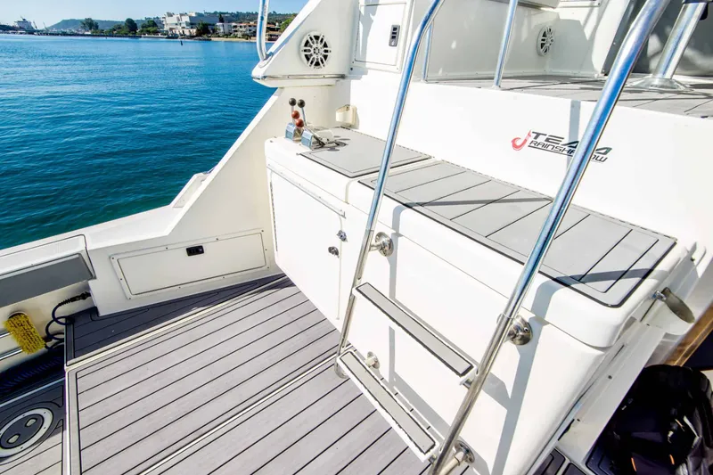 Slide: The Image of Tiara 3300 Flybridge 1989 - 17