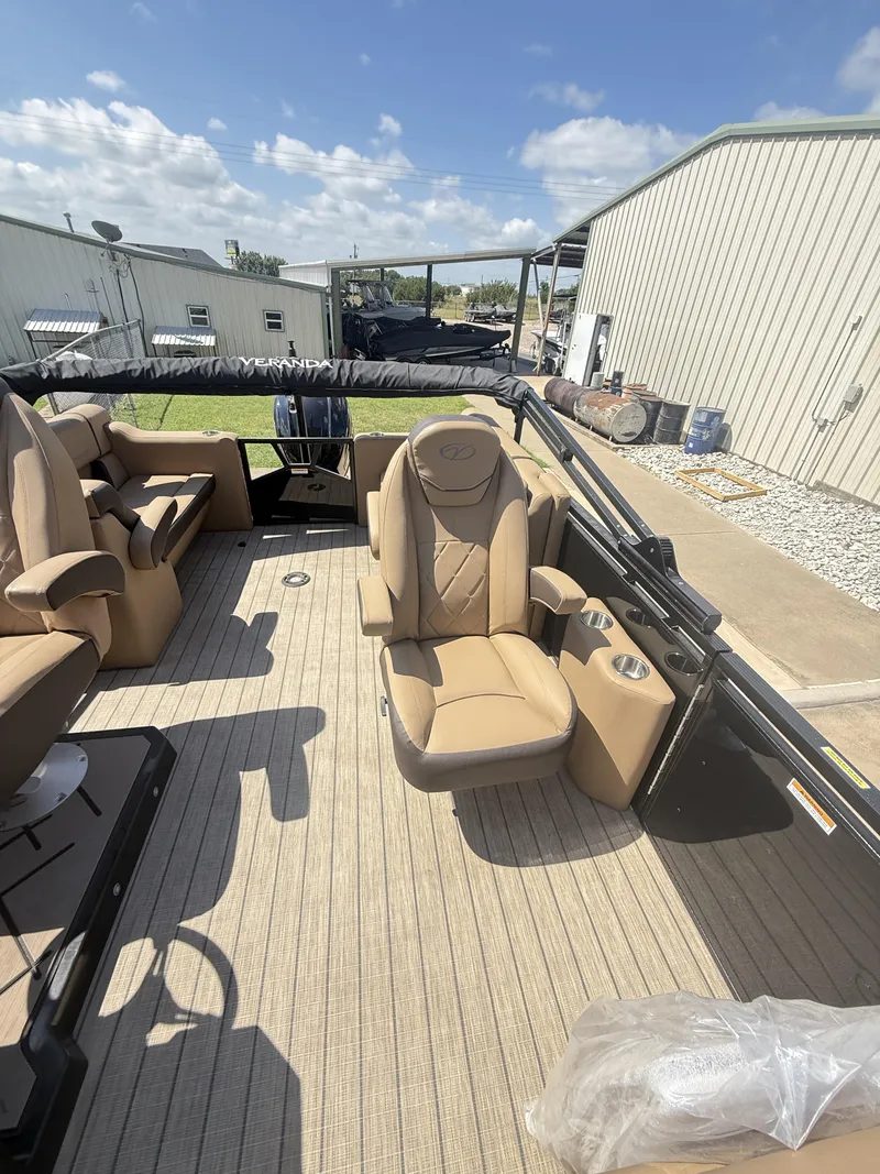 Slide: The Image of Veranda VX22RC Premium Pontoon/Tritoon 2026 - 35
