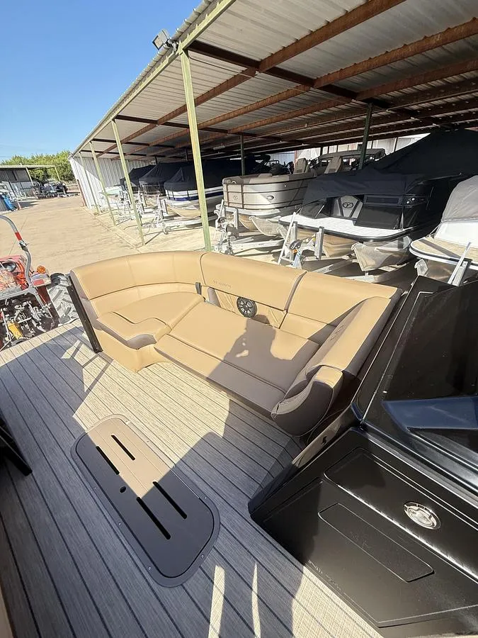 Slide: The Image of Veranda VX22RC Premium Pontoon/Tritoon 2026 - 1