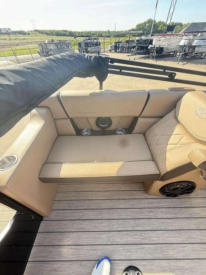 Slide: The Image of Veranda VX22RC Premium Pontoon/Tritoon 2026 - 7